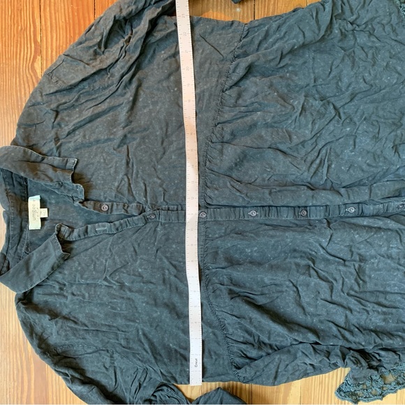 Umgee Distress 3/4 Sleeve Gray Lace button Down Tunic - Picture 3 of 5